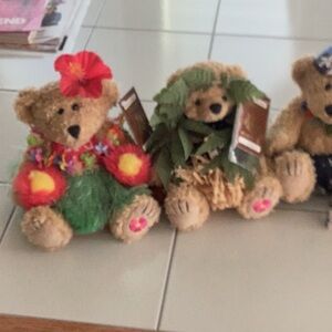 Boyds Bears Hawaiian collectibles